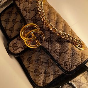 Gucci bag pre loved used 2 times excellent condition